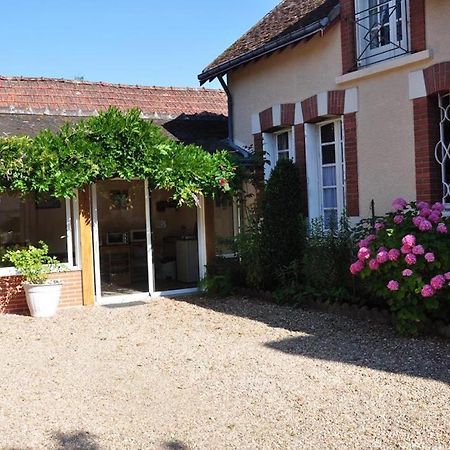 Отель La Petite Tuilerie Villefranche-sur-Cher Экстерьер фото